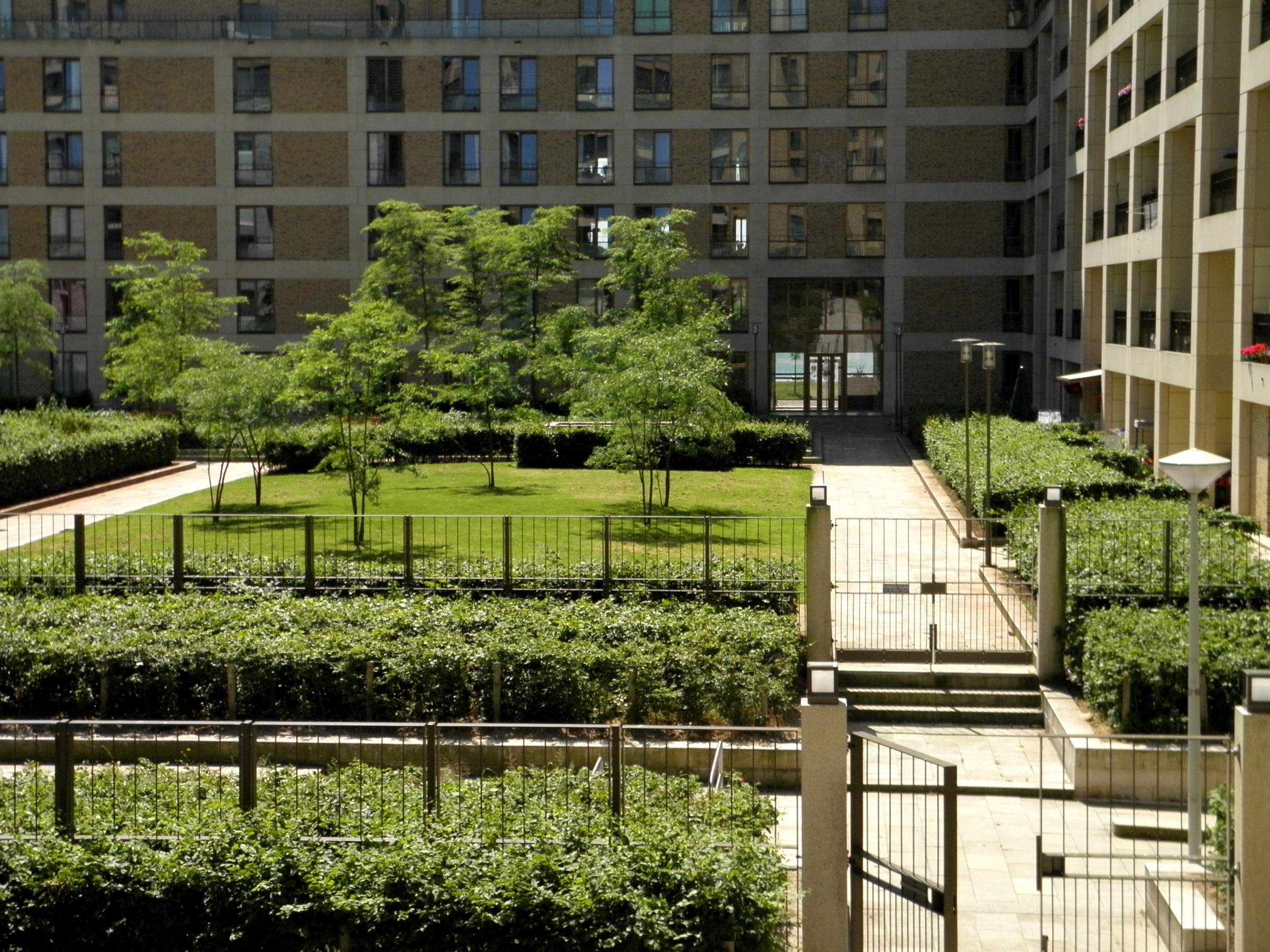 LANDLAB Andreashof fences to garden